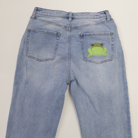 Her Universe Star Wars The Mandalorian The Child Mom Jeans Baby Yoda Size 7 EUC - Picture 2 of 14